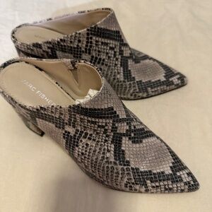 Marc fisher Ragni Mules sneak print